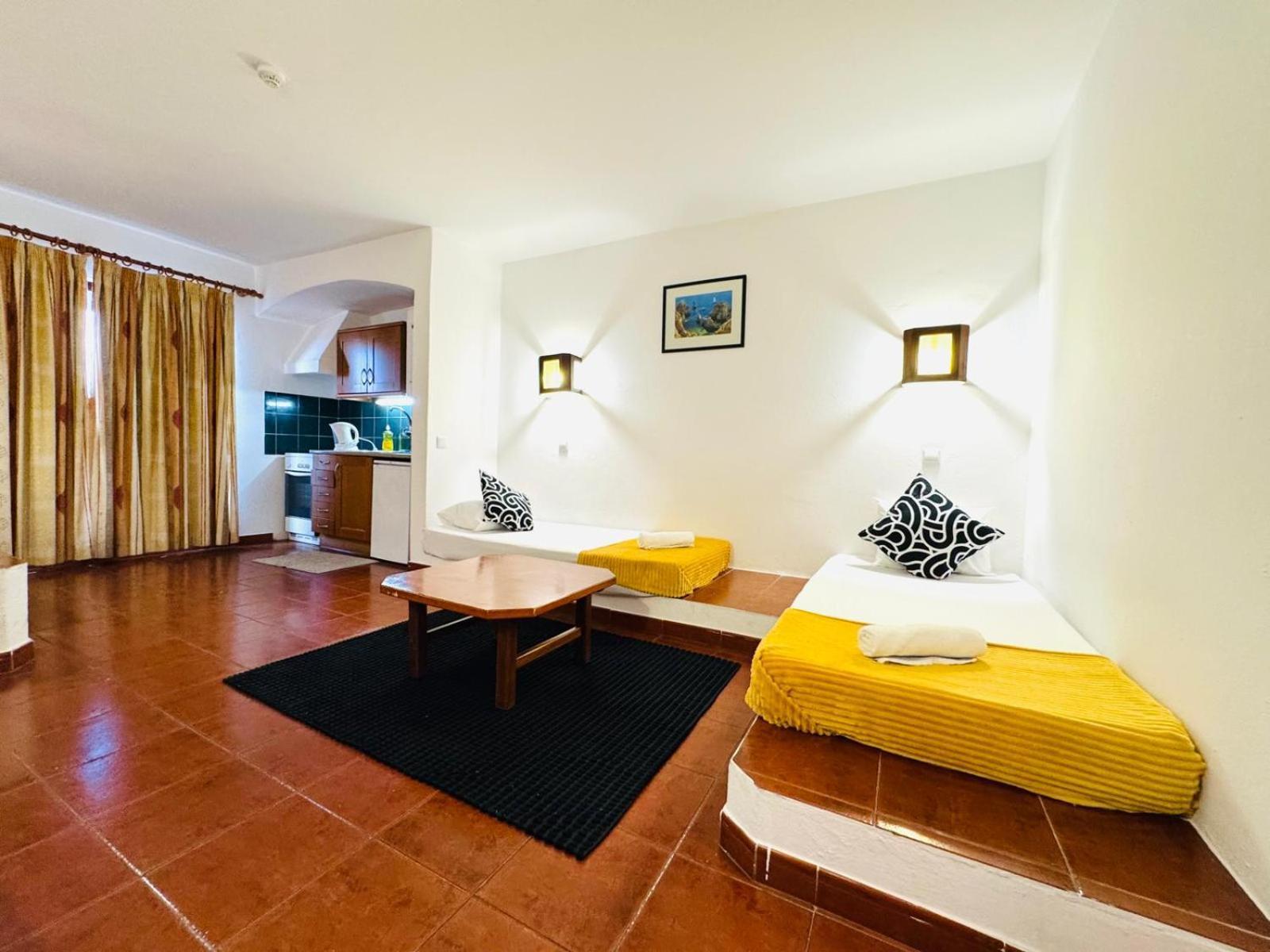 Oura Apartment *